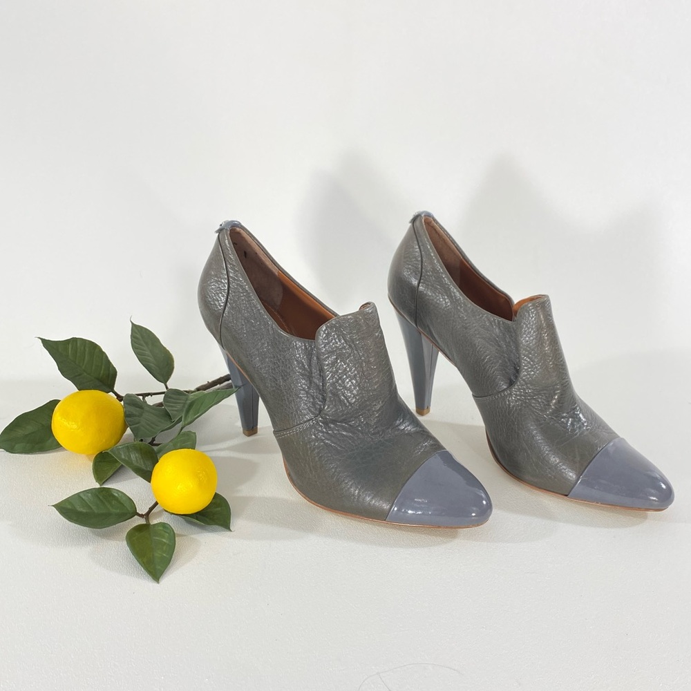 Calvin Klein Leather Grey Ankle Booties Heels Chrissie 9 Cap Toe Slip-In Retro